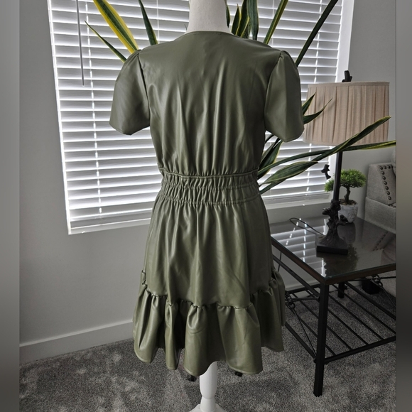Grey Collective Split Neck Short Sleeve Faux Leather Minidress. Size Small. New. - Picture 4 of 9
